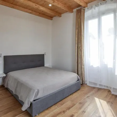 1 Bedroom Stunning In Apartament